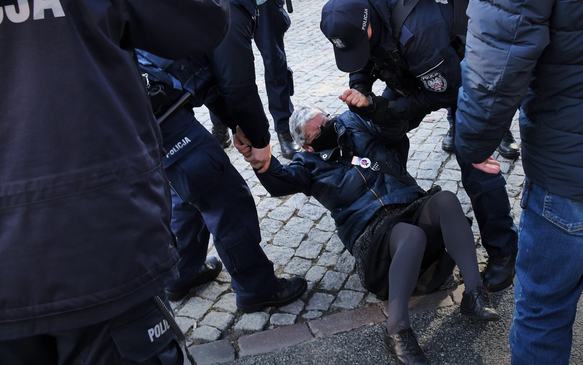 Grafika do artykułu Stało się. Babcia Kasia przed 24-godzinnym sądem