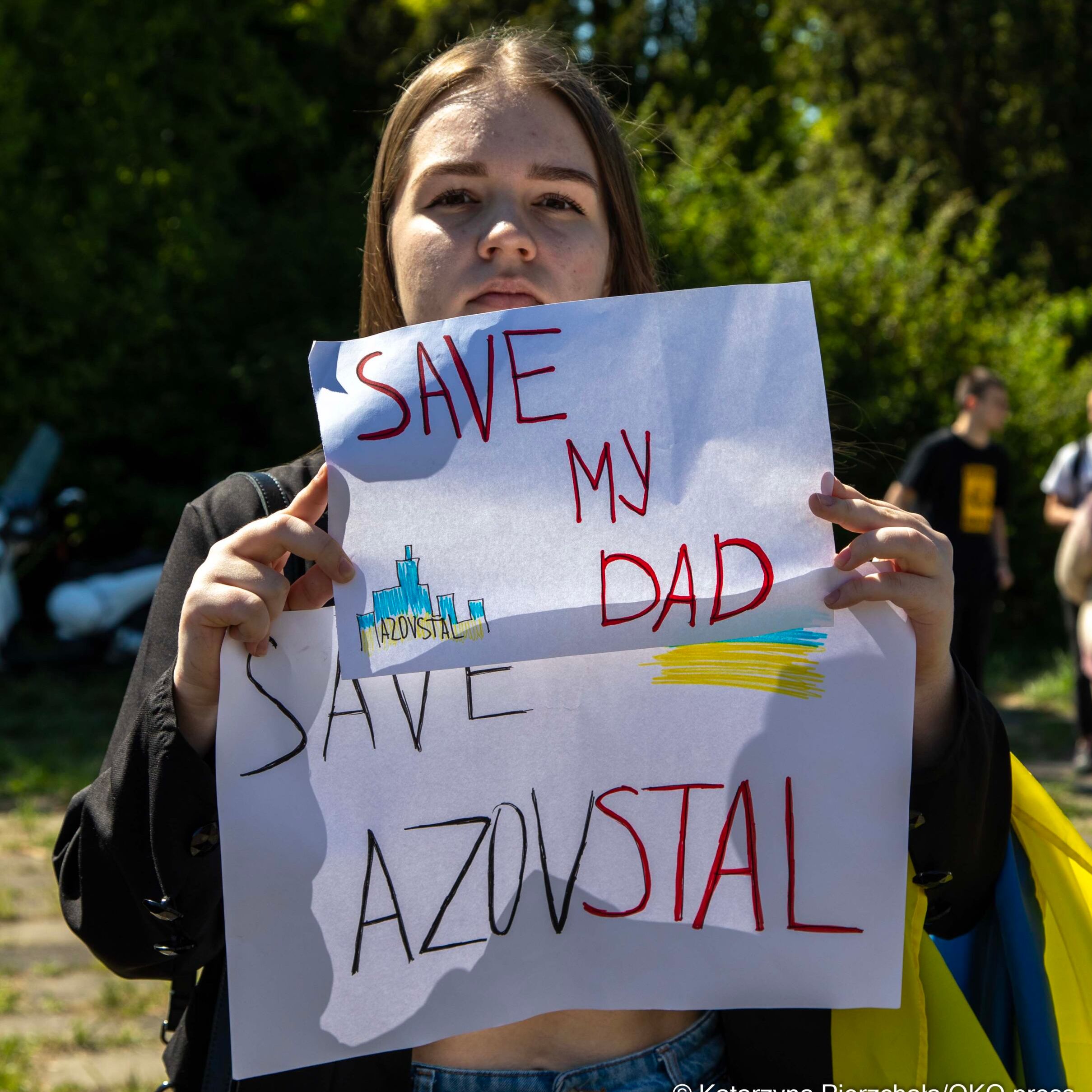 Ambasador Rosji oblany czerwoną farbą podczas protestu przeciw inwazji na Ukrainę. Chciał złożyć kwiaty pod pomnikiem poległych żołnierzy radzieckich w Warszawie.