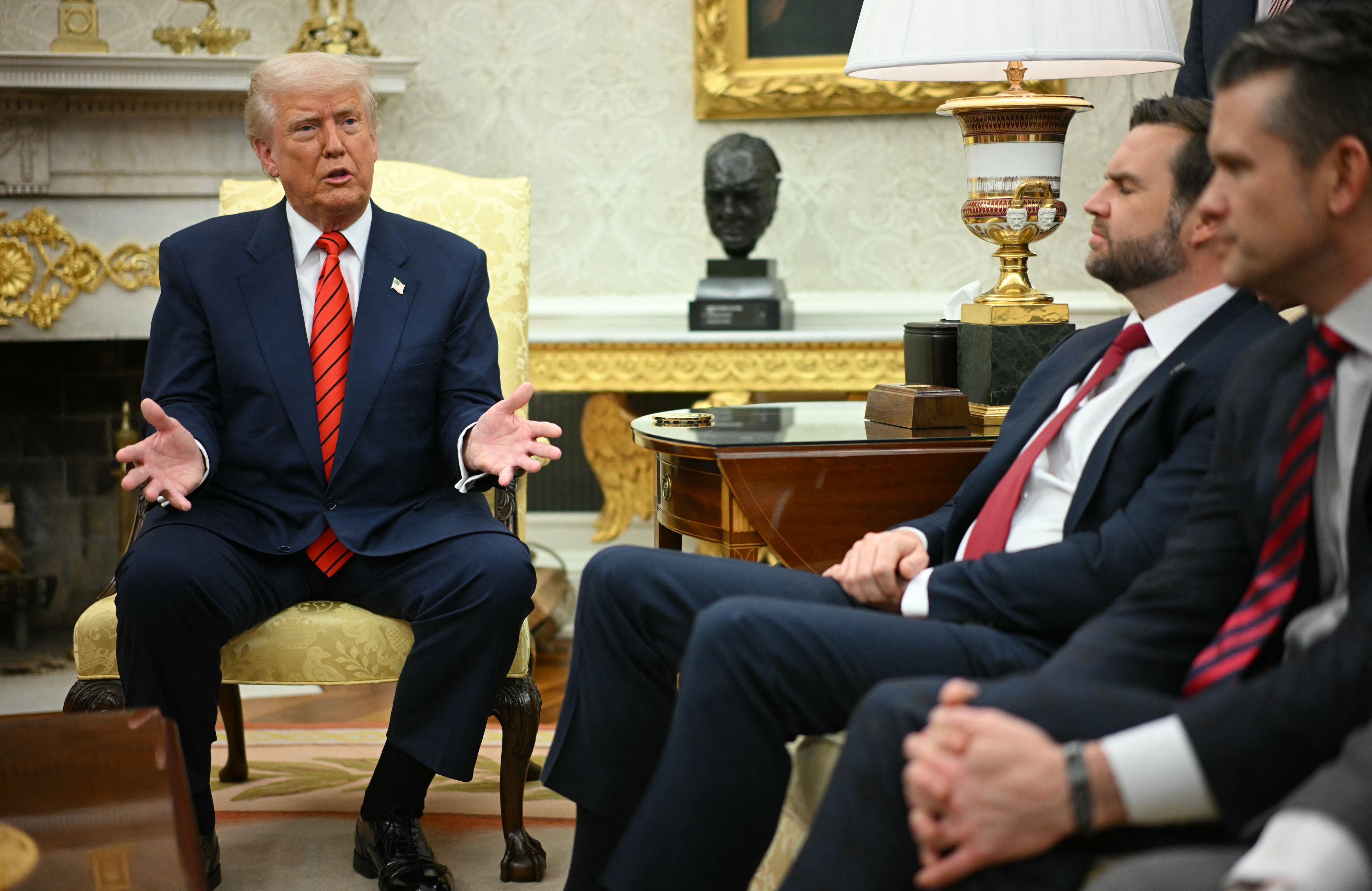Donald Trump, JD Vance, Pete Hegseth w Białym Domu