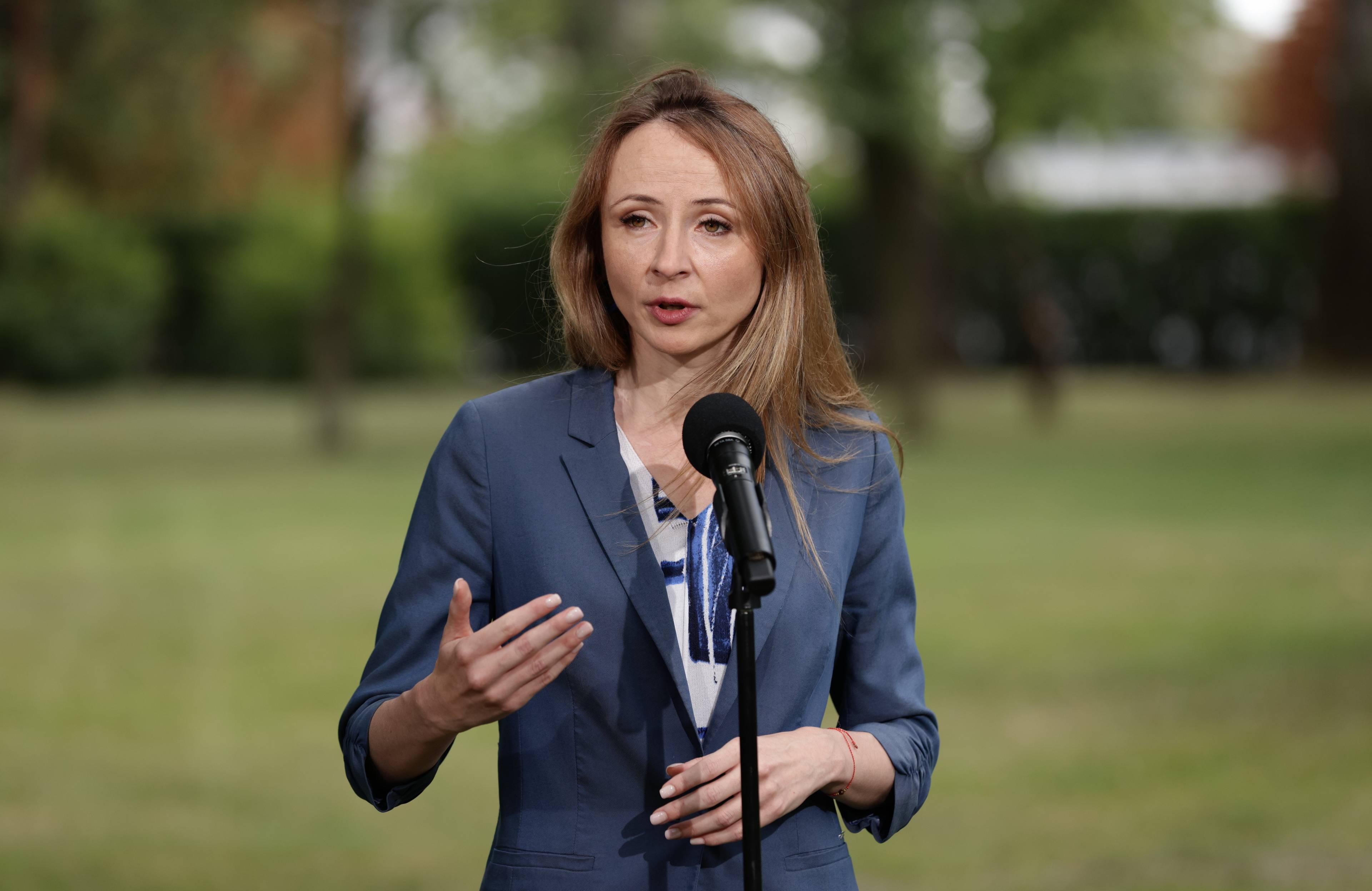 Konferencja prasowa po posiedzeniu Rady Ministrów z udzialem Premiera Donalda Tuska oraz Ministry Rodziny, Pracy i Polityki Spolecznej Agnieszki Dziemianowicz  Bak