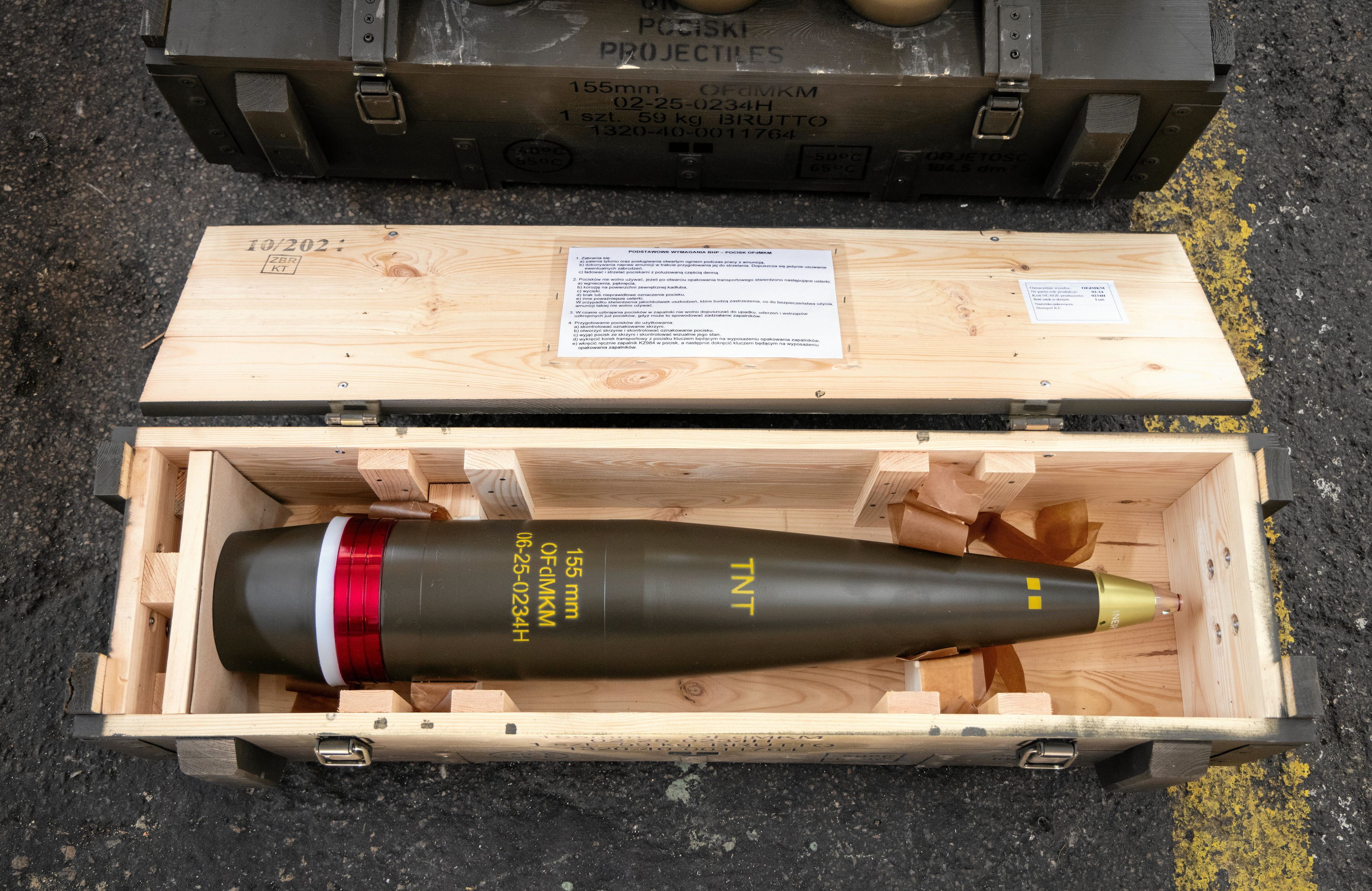 Uroczysta inauguracja budowy fabryki amunicji 155 mm w MESKO w Krasniku z udzialem szefa MON