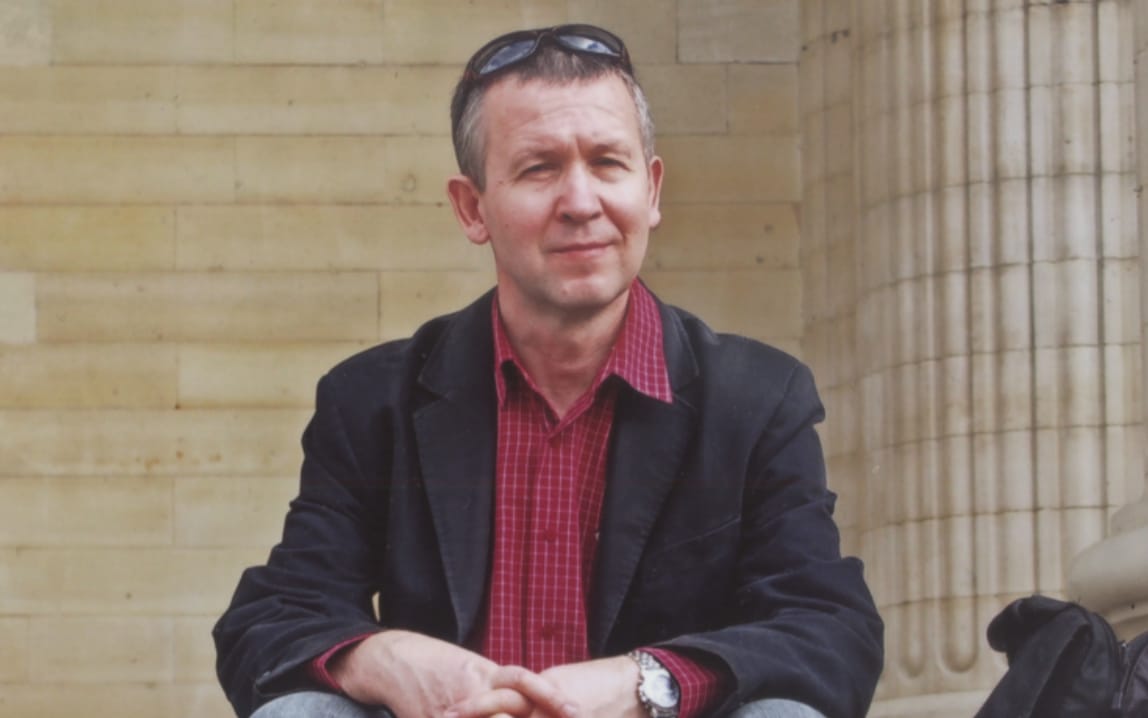 Grafika do artykułu Dwa lata temu Piotr Szczęsny podpalił się. "Nie usłyszeliśmy jego krzyku" - mówi Ewa Negrusz-Szczęsna