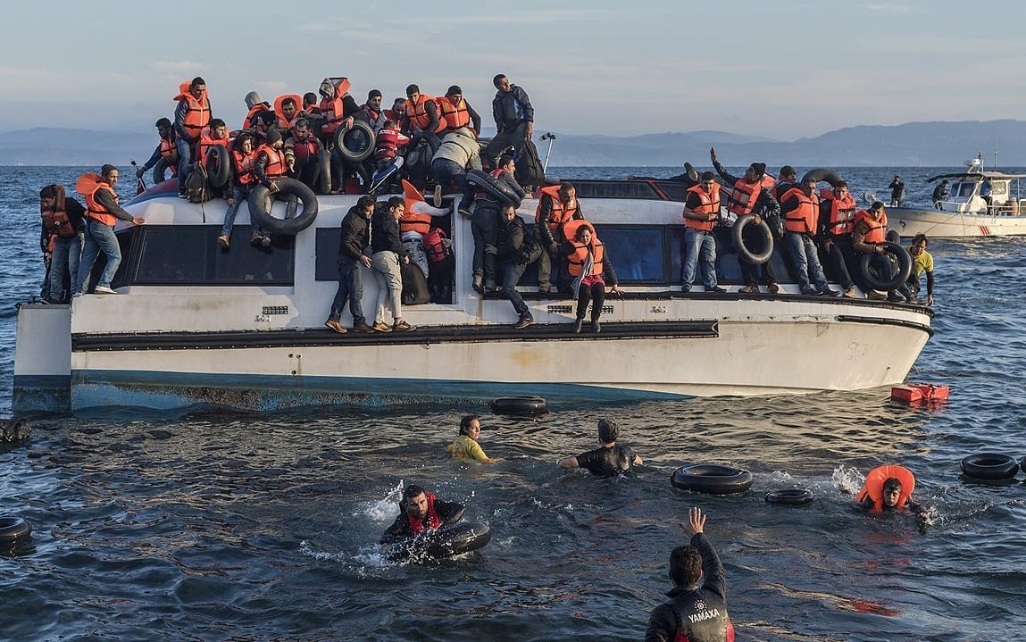 Grafika do artykułu Nowy projekt migracyjny UE to rozczarowanie. Zamiast na uchodźcach, skupiono się na deportacjach