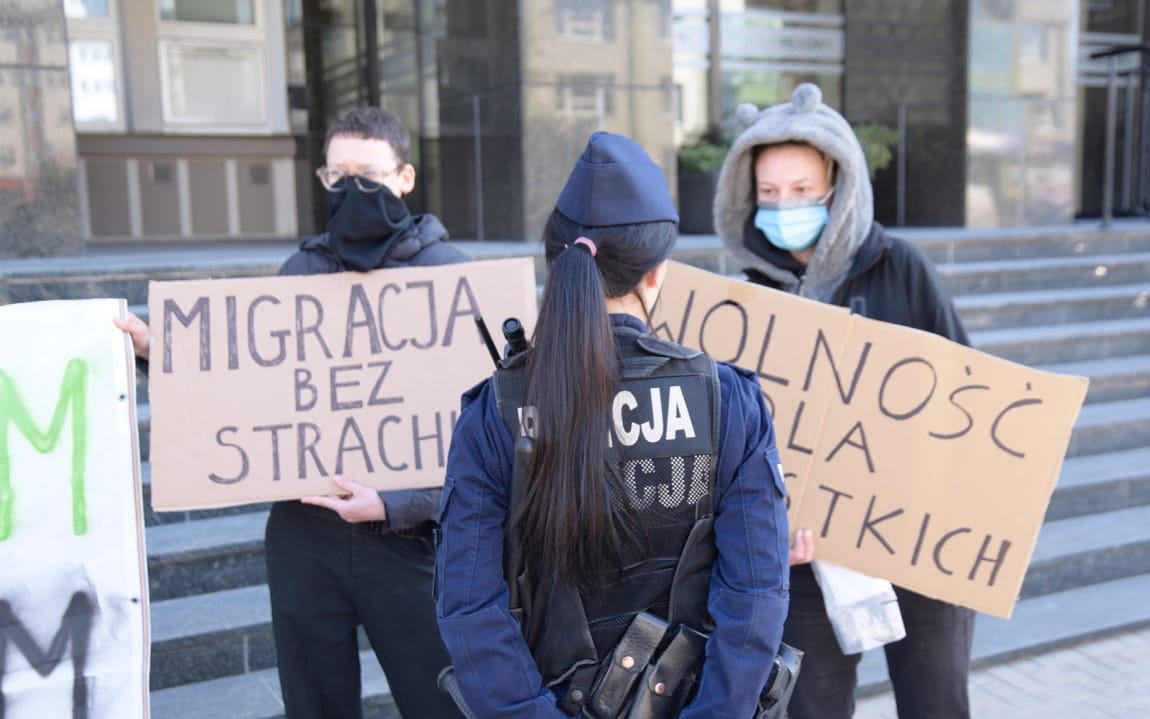 Grafika do artykułu Kolejny sąd potwierdza to, co mówią aktywiści na granicy polsko-białoruskiej. Ale represje trwają cały czas