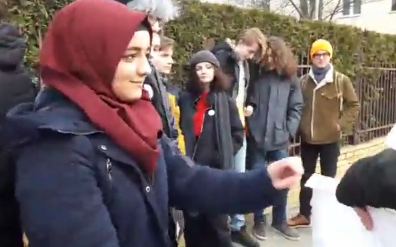 Grafika do artykułu Zatrzymajmy deportację Madiny i Aminy! Petycja z 8 tys. podpisów trafiła do Straży Granicznej
