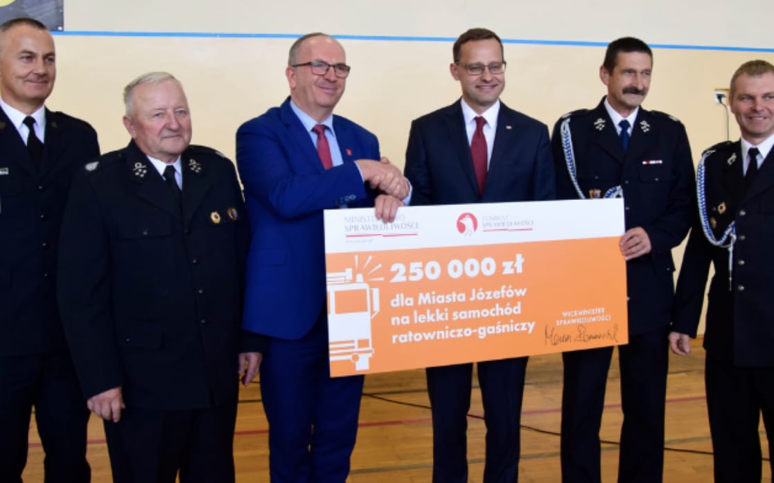 Grafika do artykułu Fundusz Sprawiedliwości czy fundusz wyborczy Ziobry? Jak robią kampanię działacze Solidarnej Polski