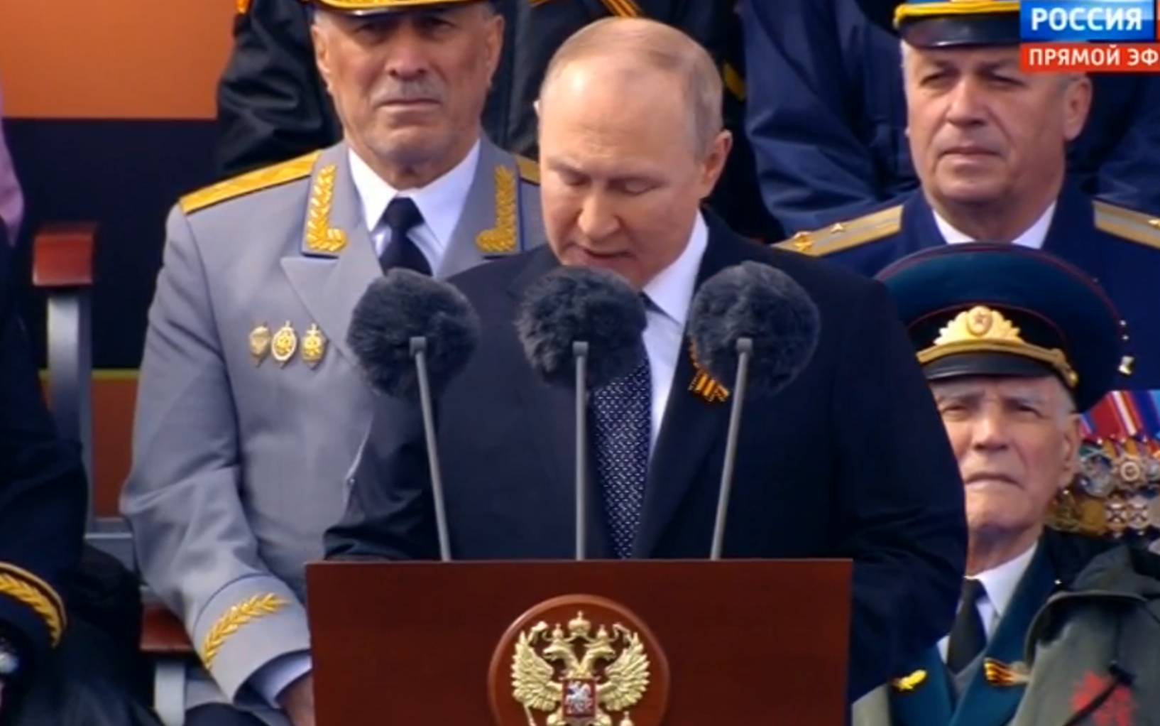 Grafika do artykułu Na Placu Czerwonym Putin tłumaczy się z wojny i obiecuje pomoc dla sierot po poleglych