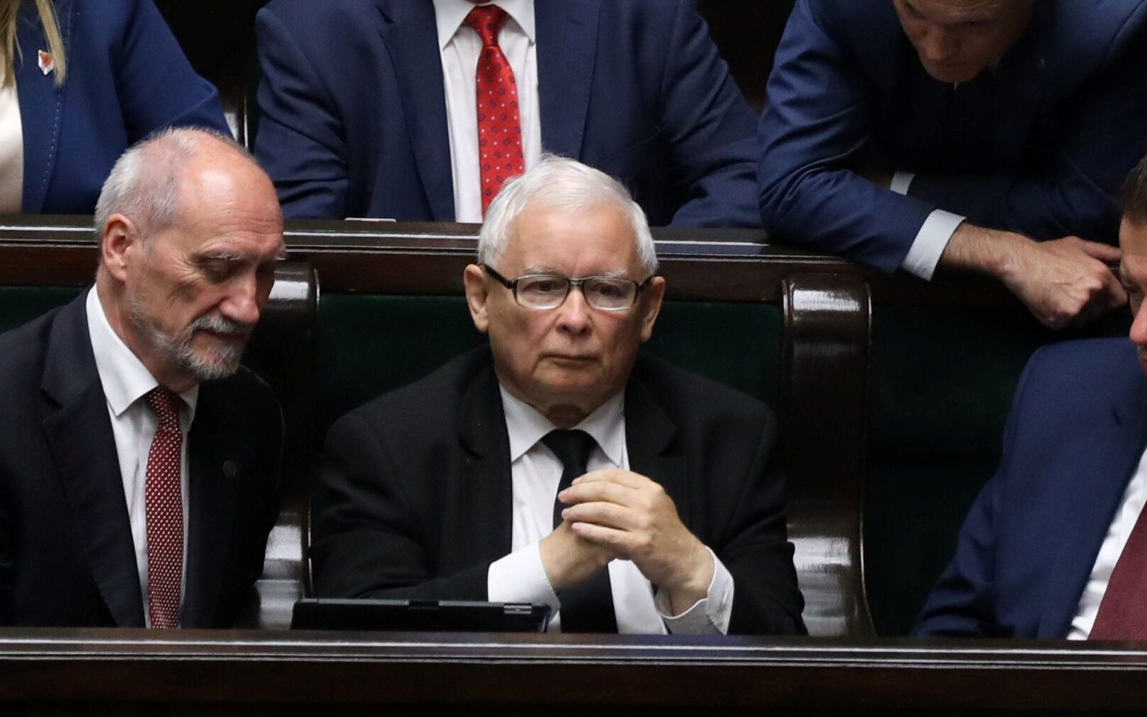 Grafika do artykułu Jeśli Kaczyński będzie konsekwentny, PiS właśnie stracił większość: 38 posłów przeciwko prezesowi
