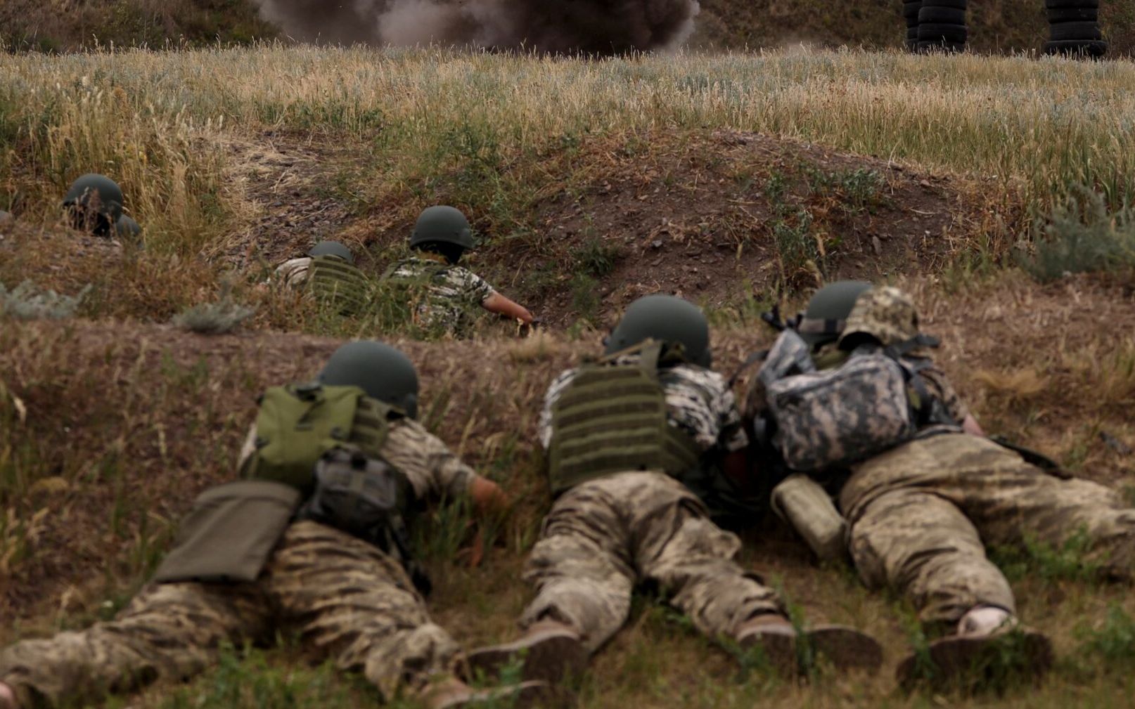 Servicemen of the 126th Separate Territorial Brigade of the Armed Forces of Ukraine take part in military exercises in Odessa region on June 22, 2022, amid Russia's military invasion launched on Ukraine. (Photo by Oleksandr GIMANOV / AFP)