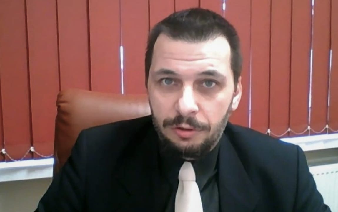 Grafika do artykułu "Minister Czarnek chce wziąć za twarz takich dyrektorów szkół jak ja" [ROZMOWA]