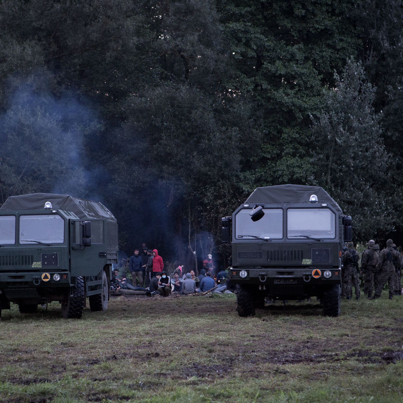 Pod Białymstokiem, 18.08.2021. Uchodźcy koczują na granicy z Białorusią