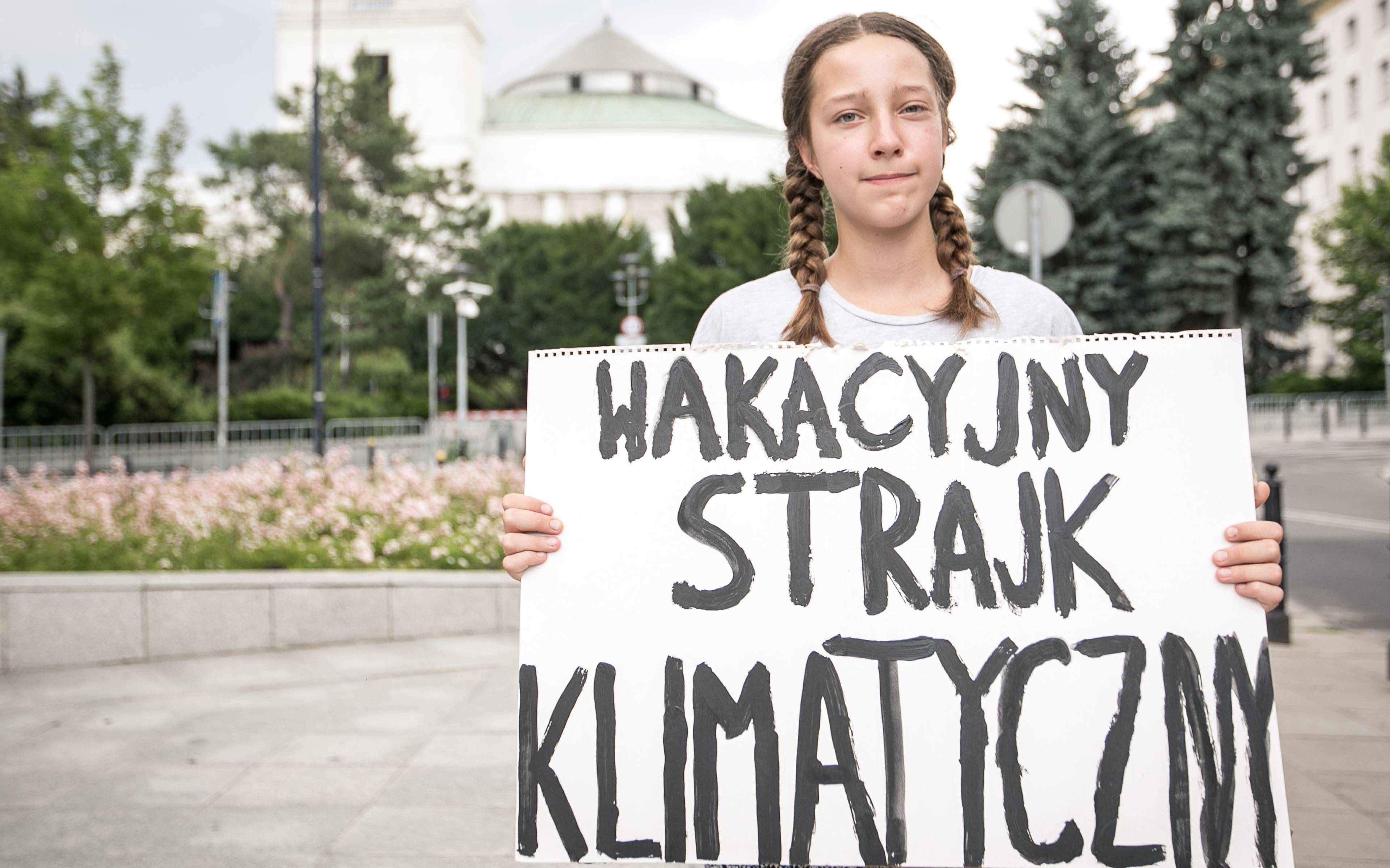 Grafika do artykułu 13-latka zaczęła Wakacyjny Strajk Klimatyczny. "Nie słuchają nas, bo nie możemy głosować w wyborach"