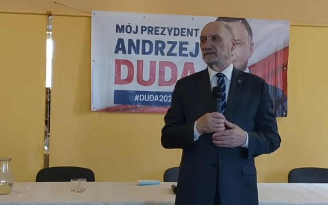 Grafika do artykułu Macierewicz: Trzaskowski chce wychowanie w pedofilii uczynić obowiązkiem samorządu