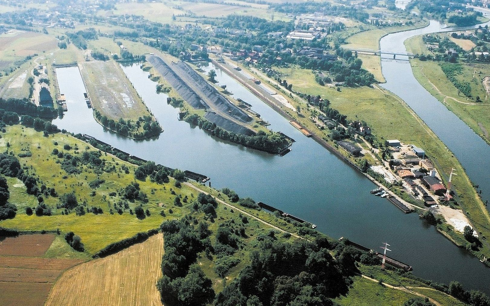 Grafika do artykułu Kanał połączy Czechy z Polską. Naukowcy: skrajna nieodpowiedzialność, mamy kryzys klimatyczny