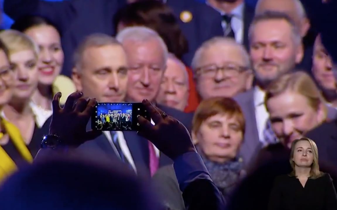 Grafika do artykułu "Nie jesteśmy idealni", ale "będziemy walczyć o silną pozycję Polski w Europie". KE pierwszy raz razem