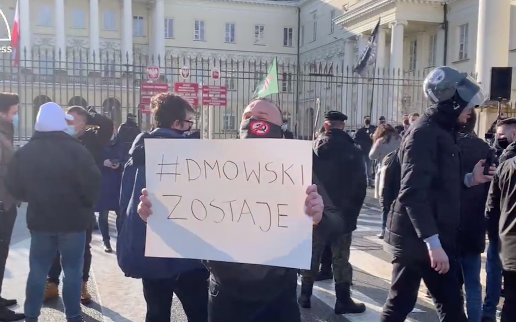 Grafika do artykułu Nacjonaliści nie chcą ronda Praw Kobiet. „Ręce precz od Dmowskiego!”