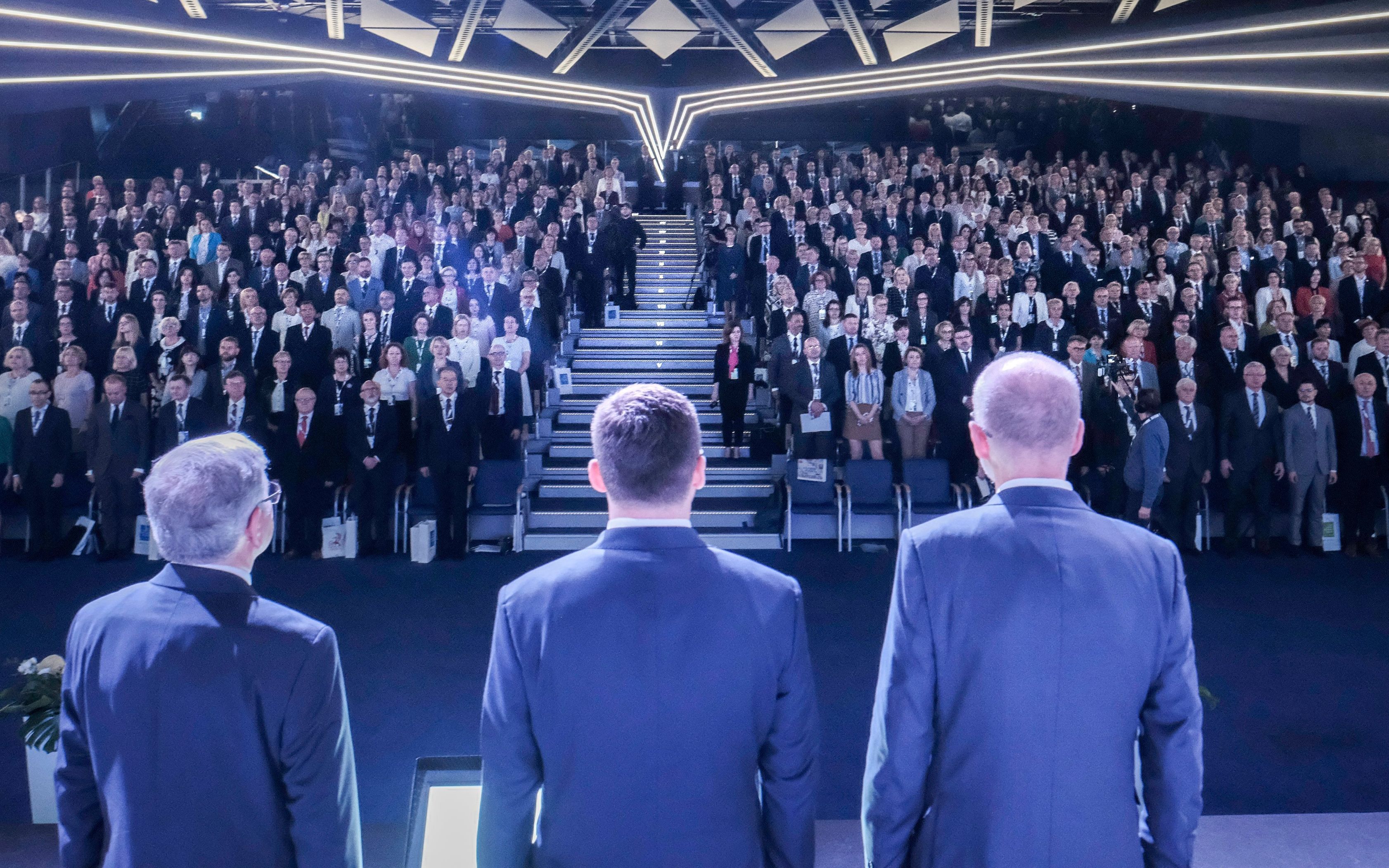 01.06.2019 Poznan . MTP . Poznan Congress Center . Od lewej tylem: Od lewej: prezes Krajowej Rady Radcow Prawnych Maciej Bobrowicz , prezes Stowarzyszenia Sedziow Polskich  Iustitia , prezes Naczelnej Rady Adwokackiej Jacek Trela . Krystian MarkiewiczII Kongres Prawnikow Polskich organizowany przez Naczelna Rade Adwokacka , Krajowa Rade Radcow Prawnych i Stowarzyszenie Sedziow Polskich Iustitia . 
Fot. Piotr Skornicki / Agencja Gazeta