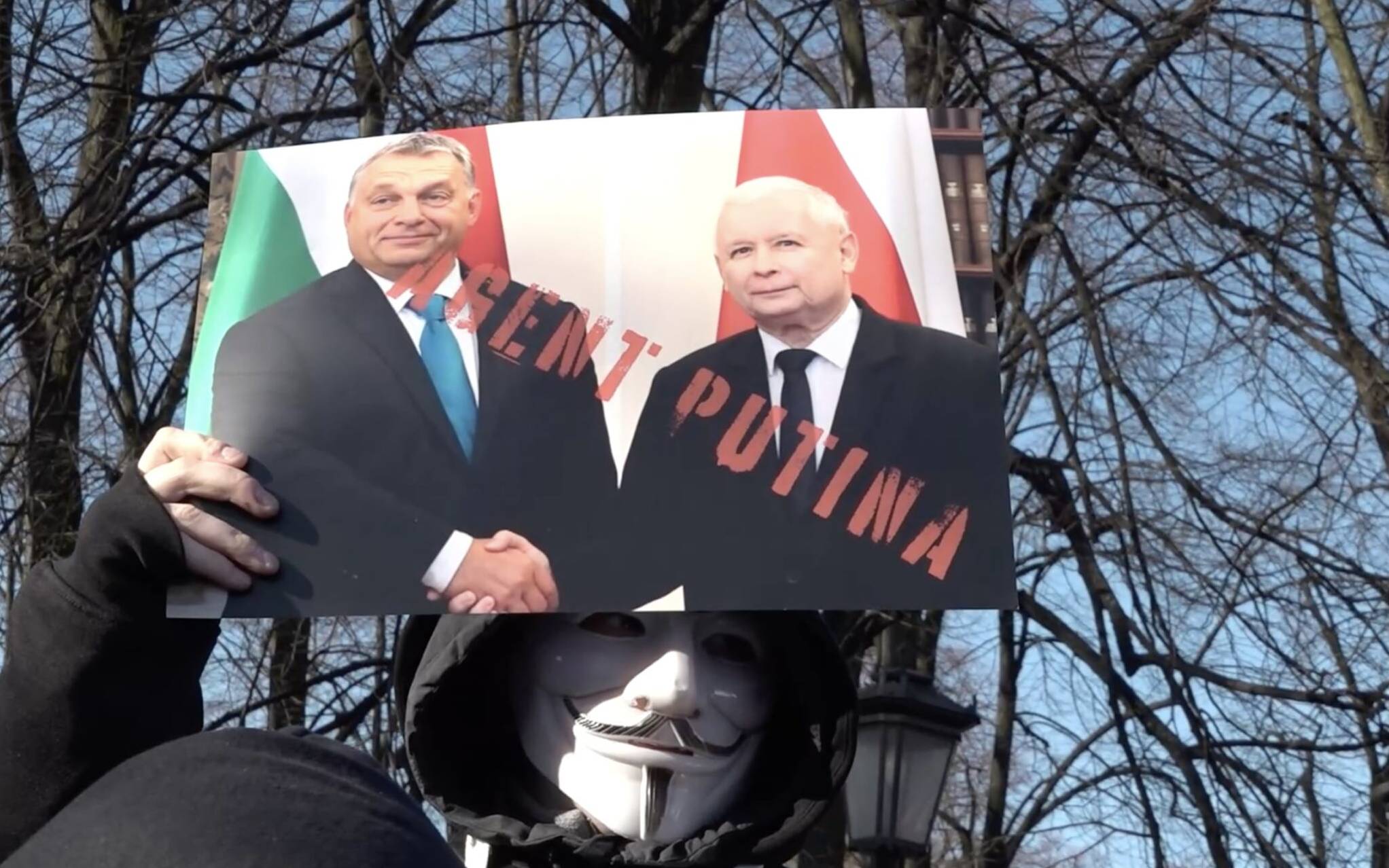 Grafika do artykułu "Rządzą nami agenci Putina". Akcja Lotnej Brygady Opozycji na 143. miesięcznicy smoleńskiej