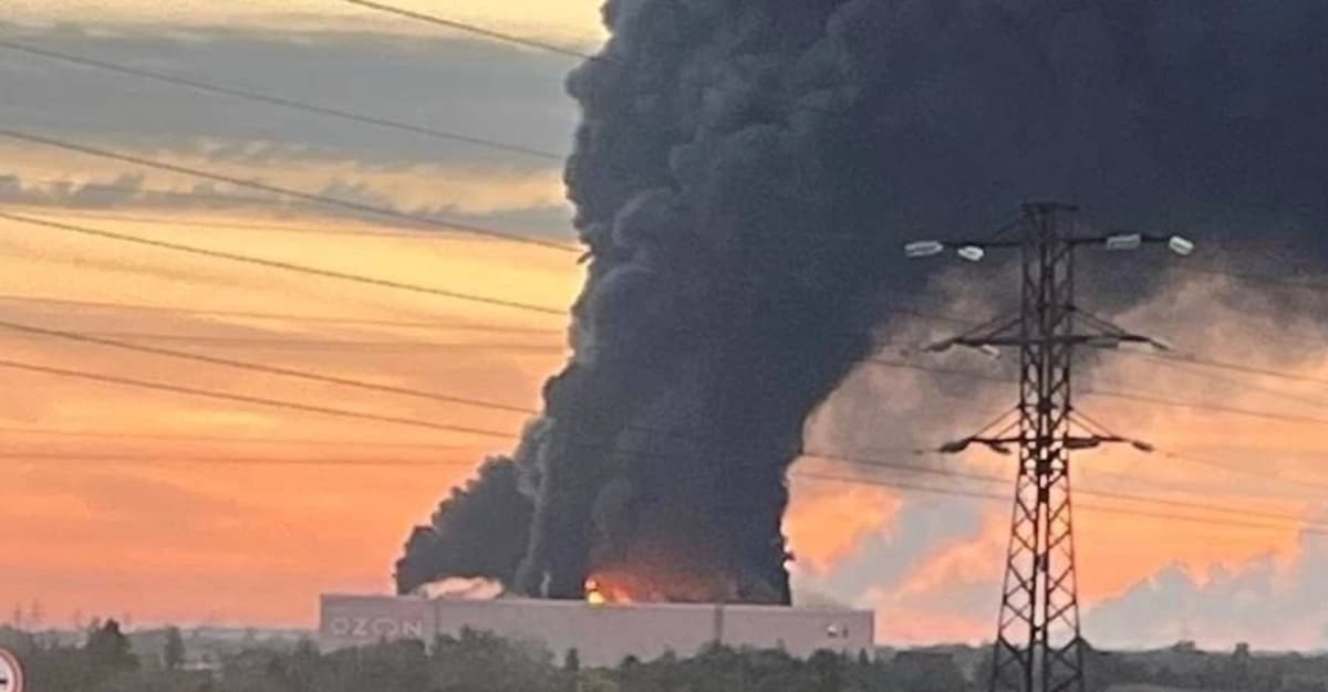 Płonie kompleks logistyczny Ozon w Czapajewsku