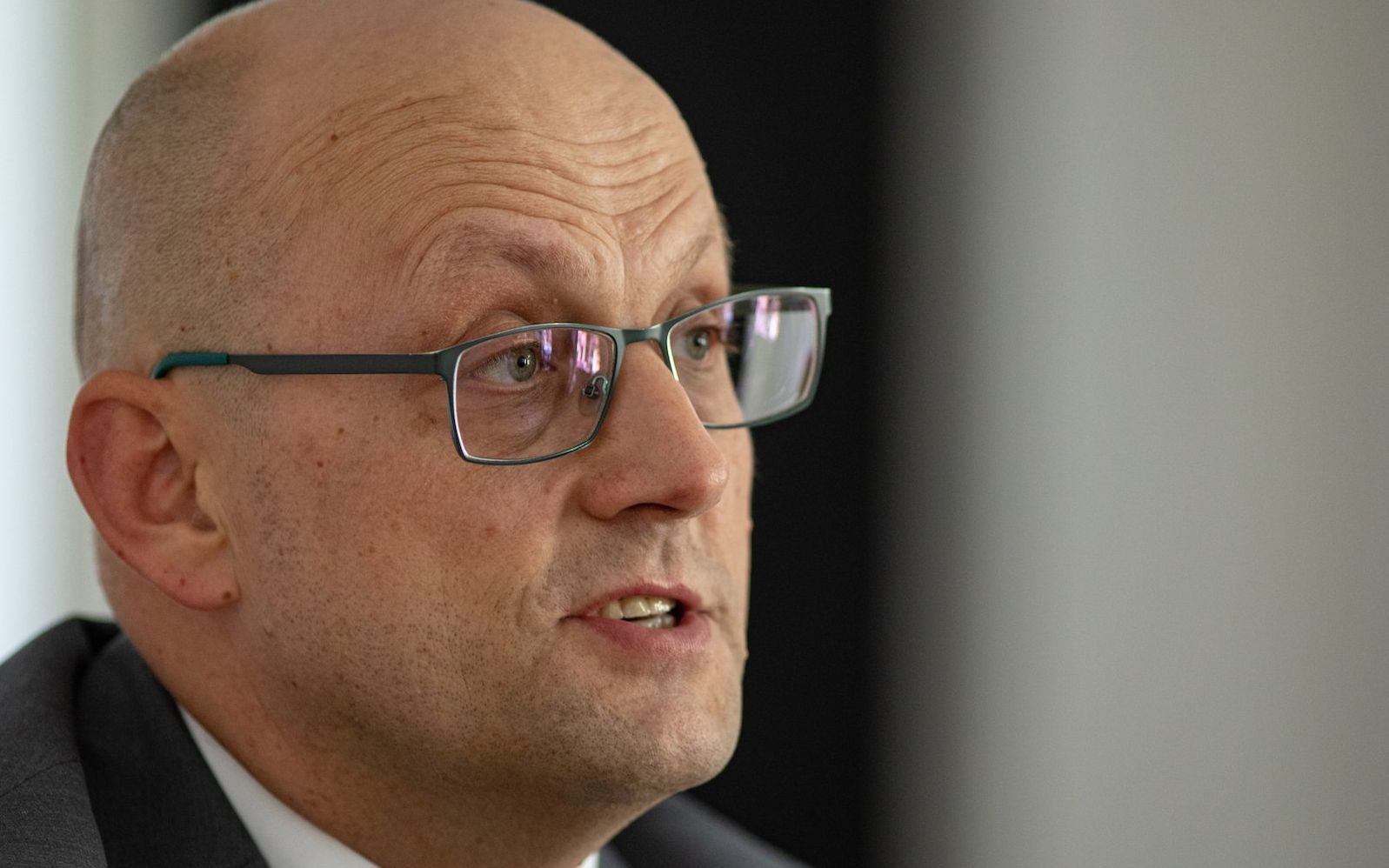 06.08.2019 Warszawa , Pracownia Duzy Pokoj . Jacek Bilewicz podczas konferencji prasowej ws raportu stowarzyszenia prokuratorow Lex Super Omnia" Krolowie zycia w prokuraturze dobrej zmiany " . 
Fot. Dawid Zuchowicz / Agencja Gazeta