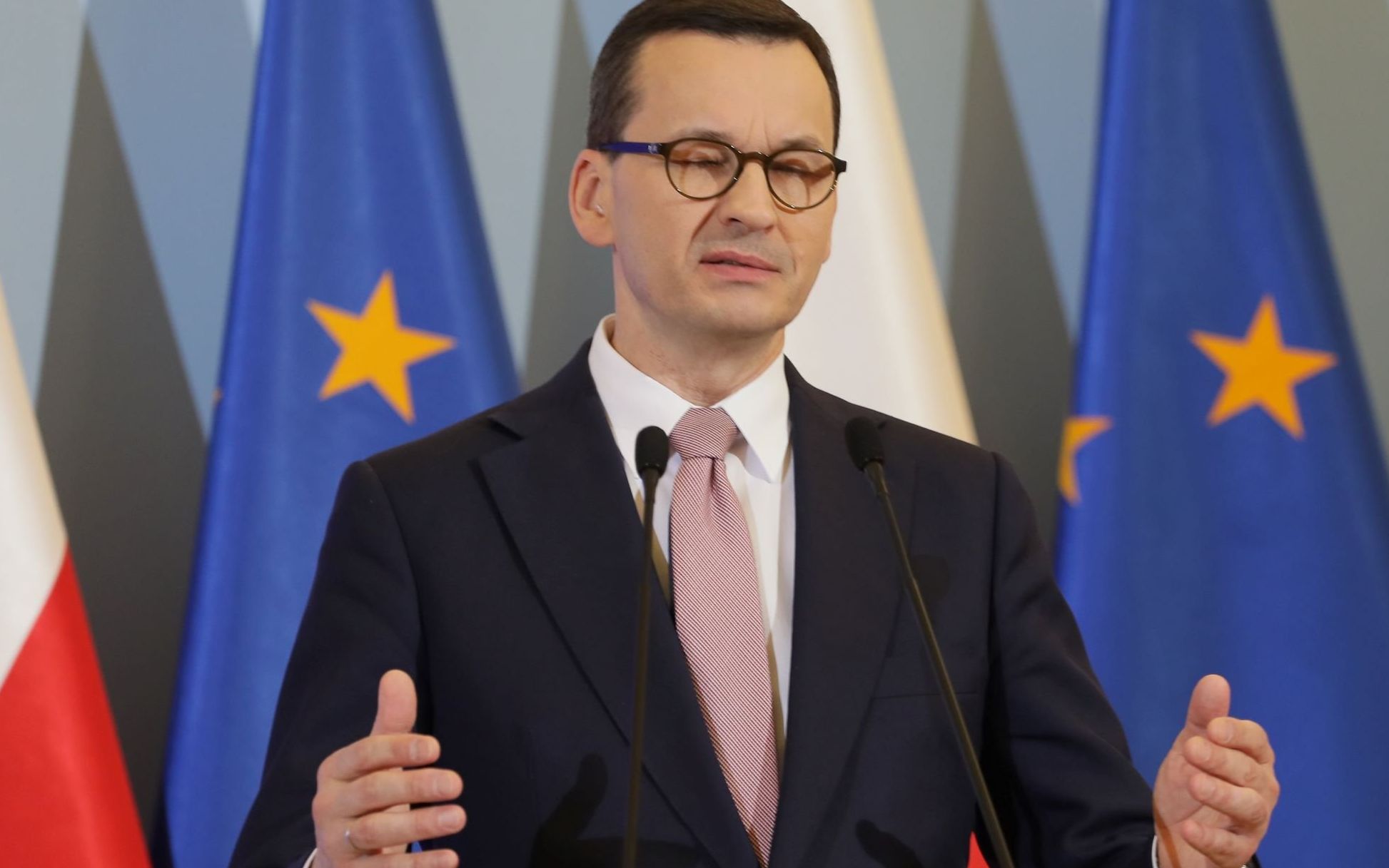 Grafika do artykułu Morawiecki: Polki i Polacy, do kościoła piątkami, gdzie indziej dwójkami. A wybory i tak zrobimy