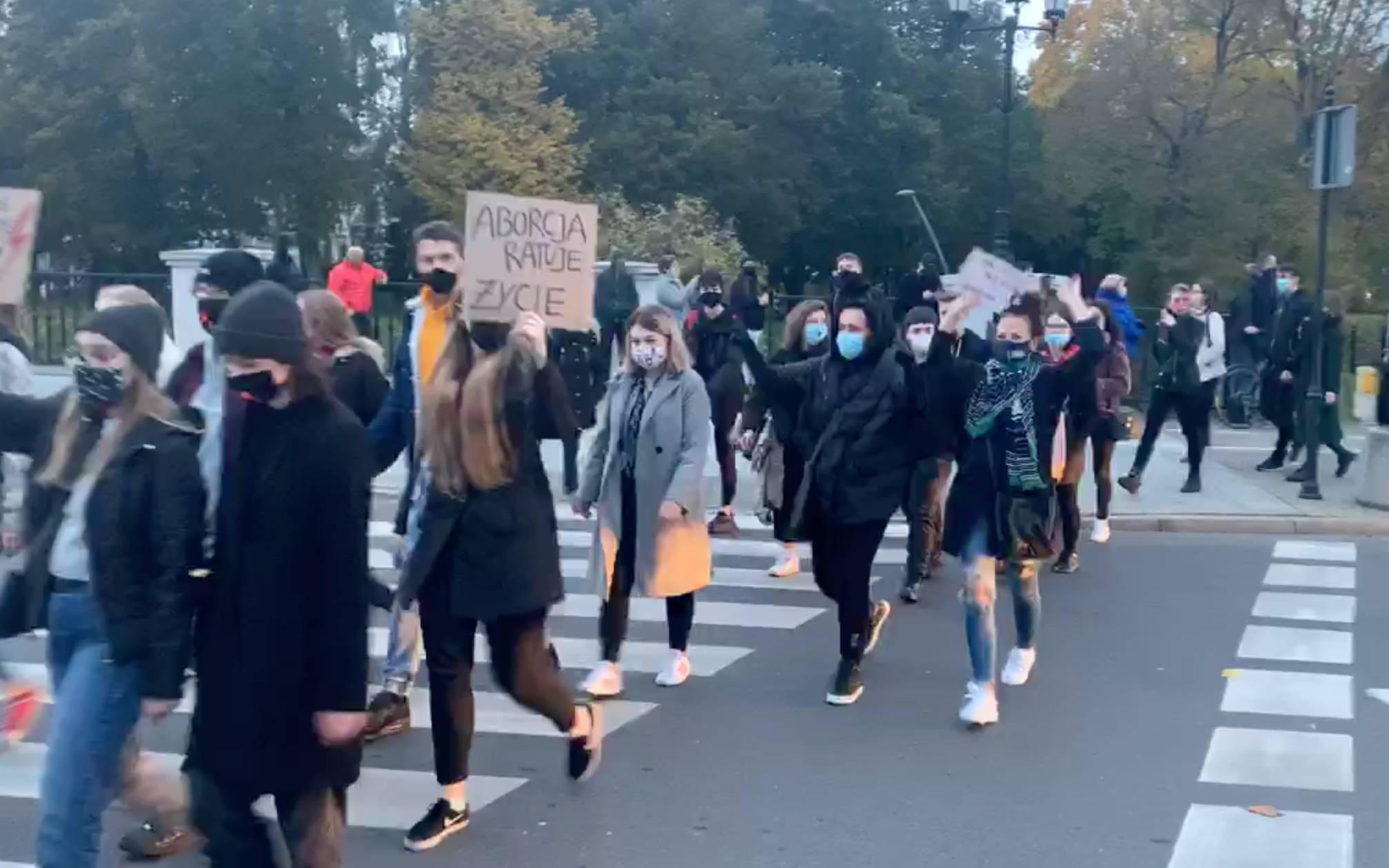 Grafika do artykułu Kobiety protestują w Białymstoku. Ksiądz puka się w głowę