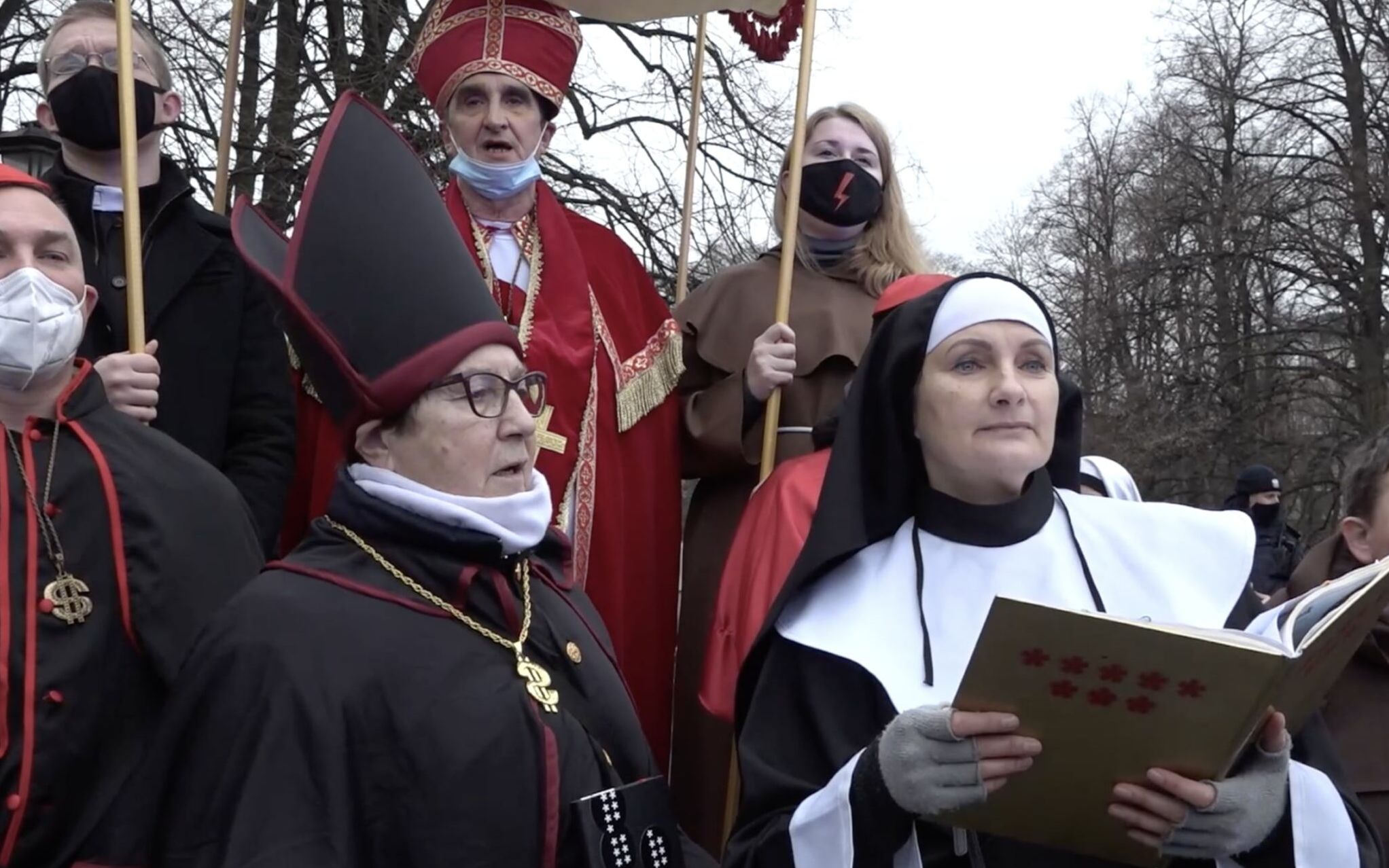 Grafika do artykułu 142. miesięcznica smoleńska. Nuncjusz Apostolski na czele Lotnej Brygady Opozycji