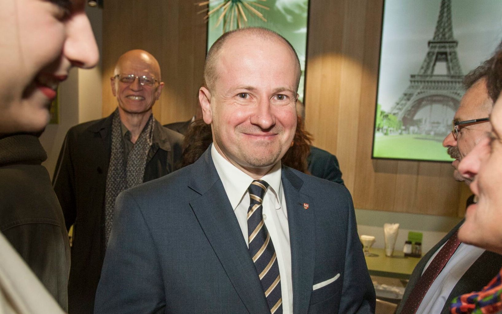 25.10.2015 , Poznan . Politycy i zwolennicy PIS ciesza sie z wyniku wyborow parlamentarnych 2015 .  Radosc w sztabie Prawo i Sprawiedliwosc . Bartlomiej Wroblewski  .
Fot. Lukasz Cynalewski / Agencja Gazeta