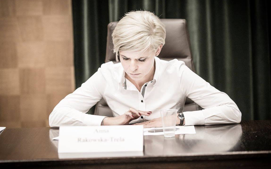 Grafika do artykułu Prof. Rakowska-Trela: Nie jesteśmy bez winy. 10 grzechów głównych, które umożliwiły PiS łamanie konstytucji