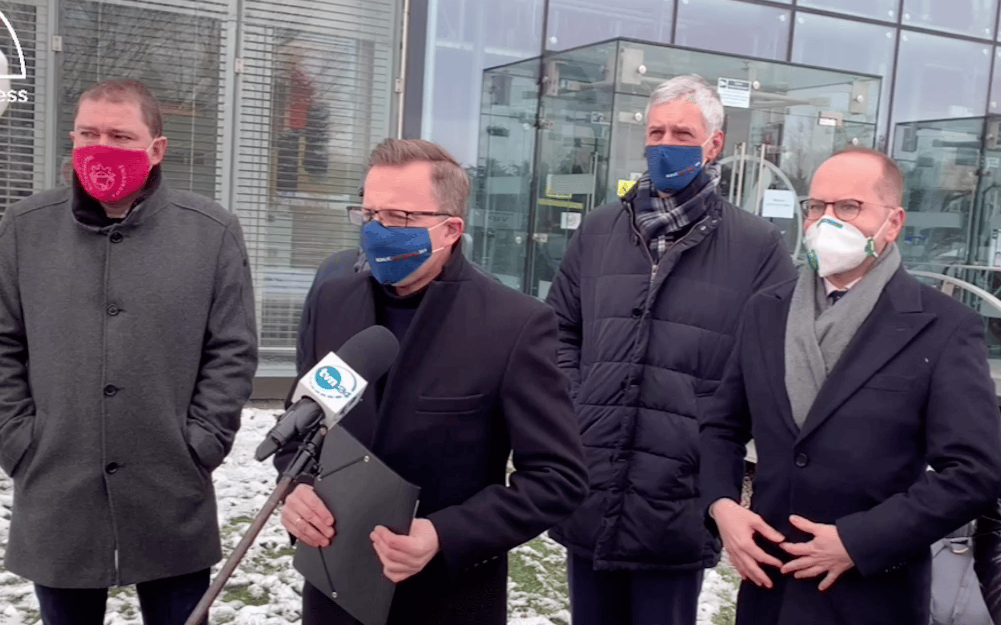 Grafika do artykułu LOT ma zwolnić setki pracowników. Posłowie opozycji na kontroli prezes wyszedł ze spotkania