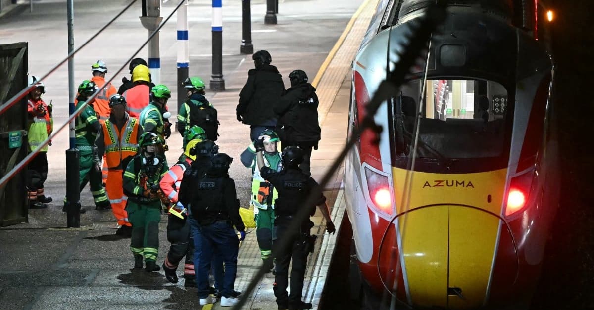 Atak nożownika w pociągu do Londynu. 9 osób rannych