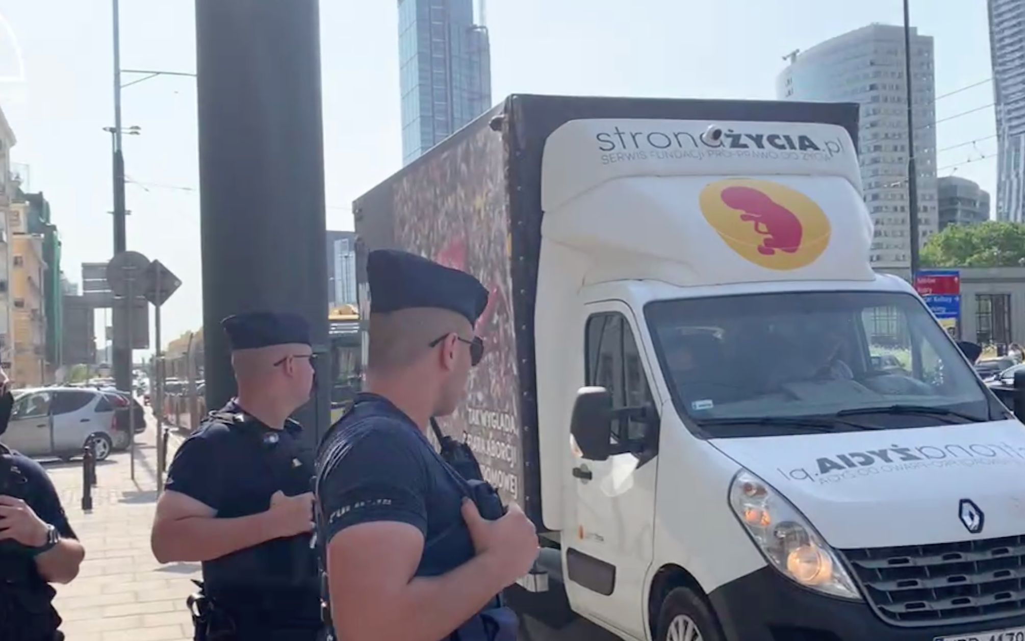 Grafika do artykułu Blokada „płodobusa” kierowanego przez nacjonalistów