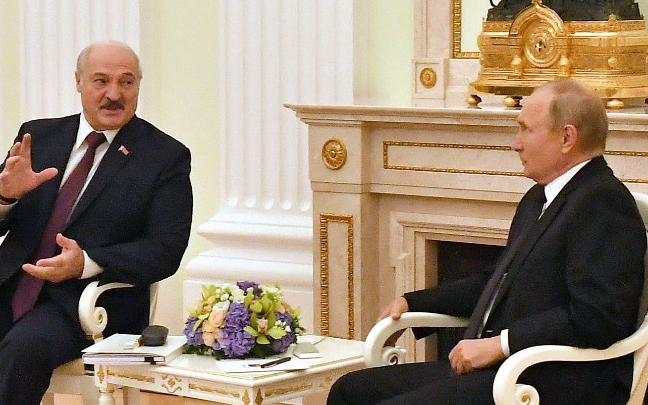 Grafika do artykułu Łukaszenka wypuszcza część zakładników. Putin coraz bliżej pełnej kontroli nad Białorusią