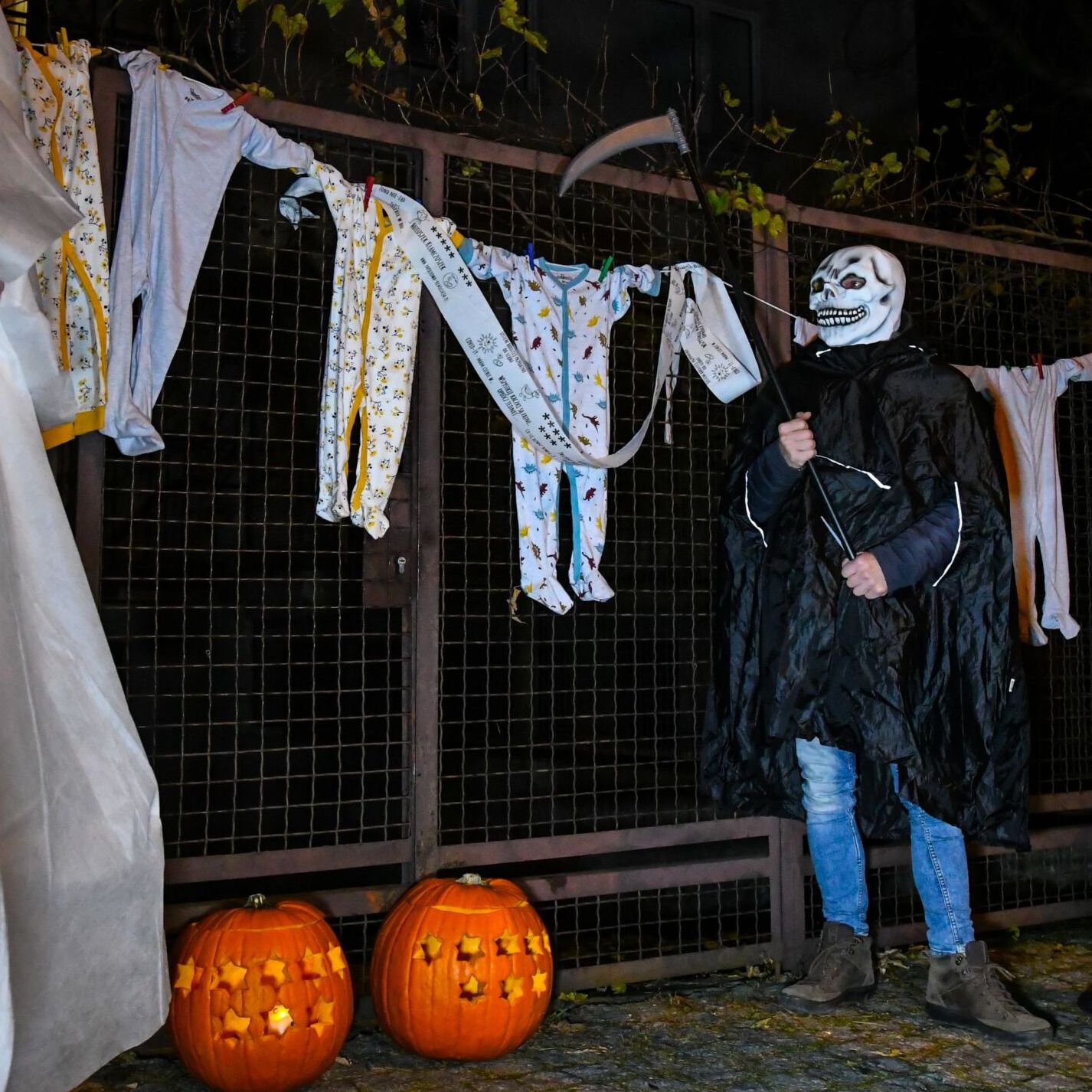 31.10.2021. Halloween pod domem Kaczyńskiego