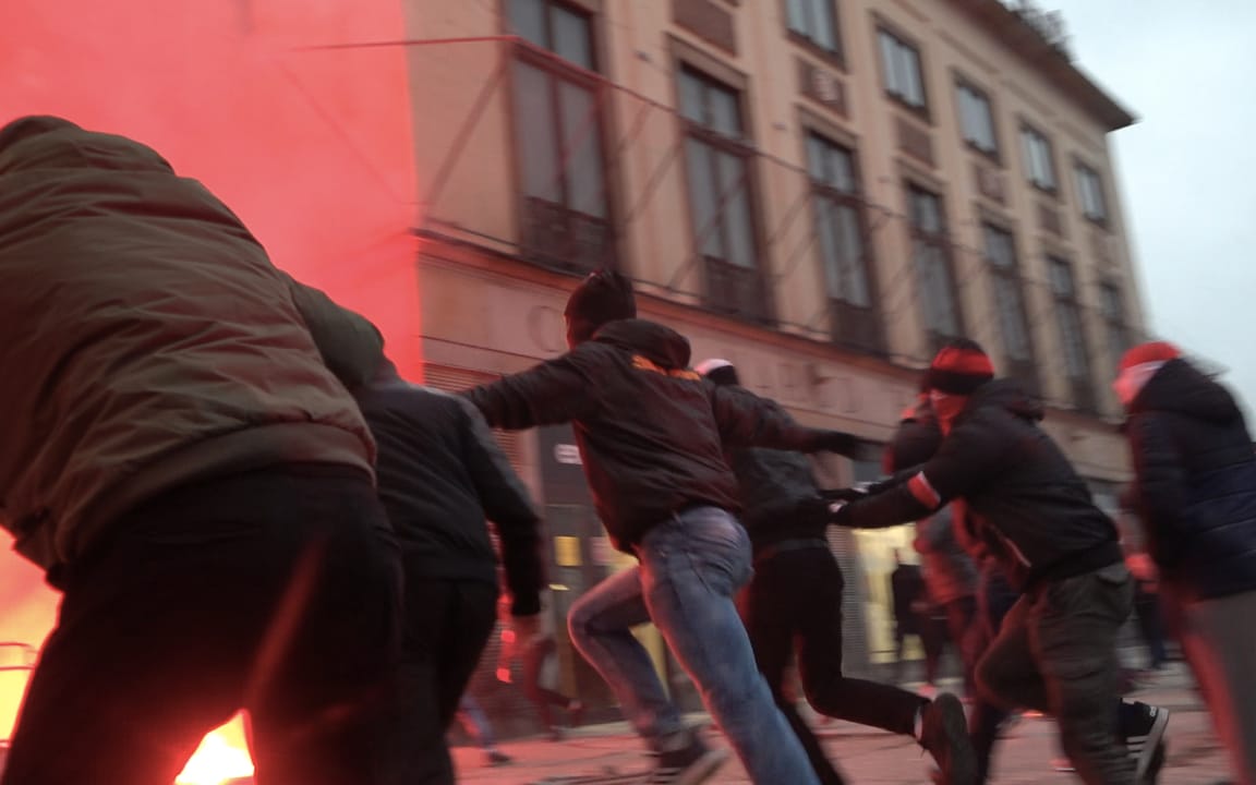 Grafika do artykułu Atak  narodowców na policję. Marsz Niepodległości 2020