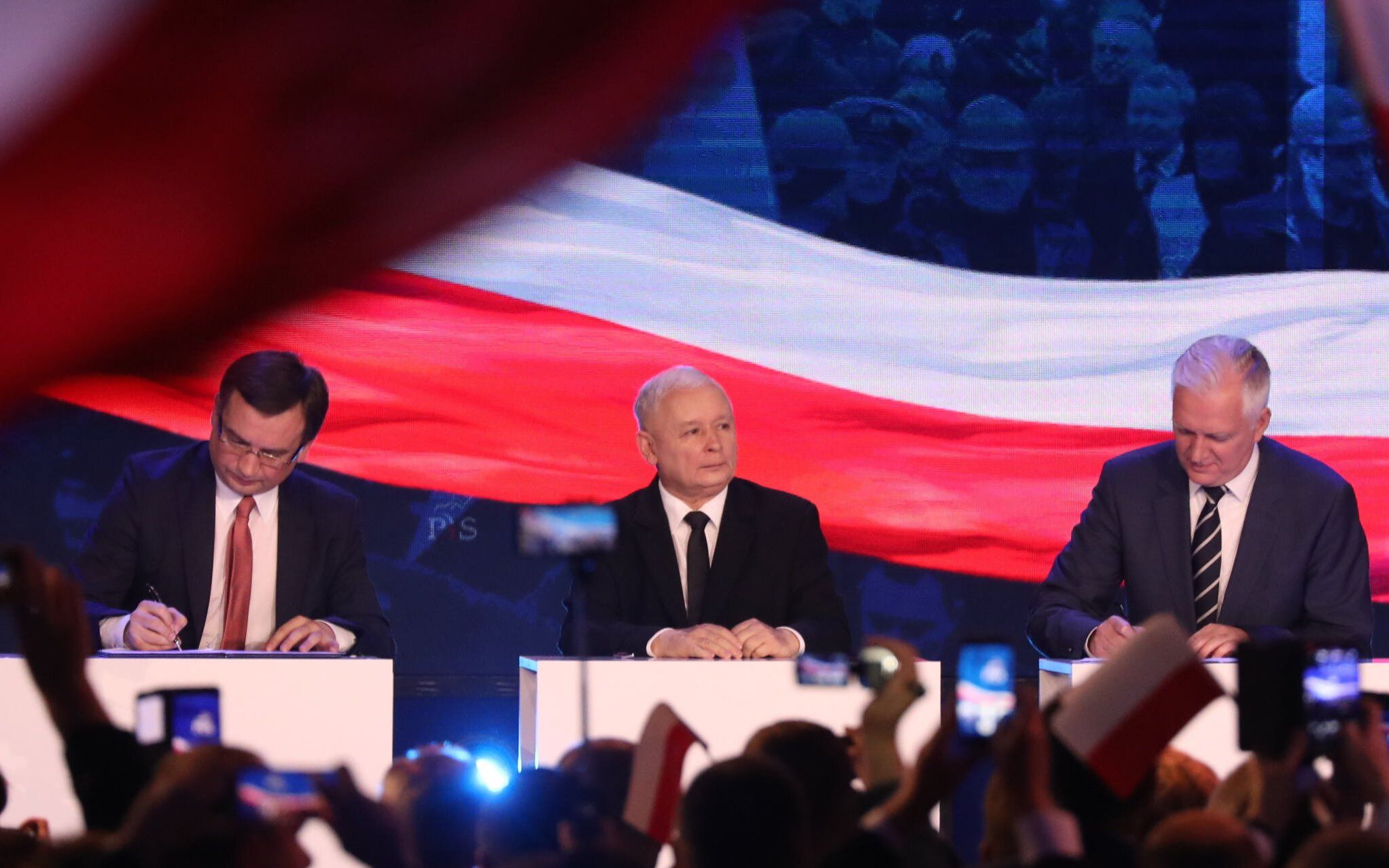 02.09.2018 Warszawa , ul Pradzynskiego Expo XXI . Prezes Solidarnej Polski Zbigniew Ziobro (L) , prezes PiS Jaroslaw Kaczynski (C) i prezez Porozumienia Jaroslaw Gowin (P) podpisali porozumienie dot. wspolpracy w ramach Zjednoczonej Prawicy
Fot. Slawomir Kaminski / Agencja Gazeta