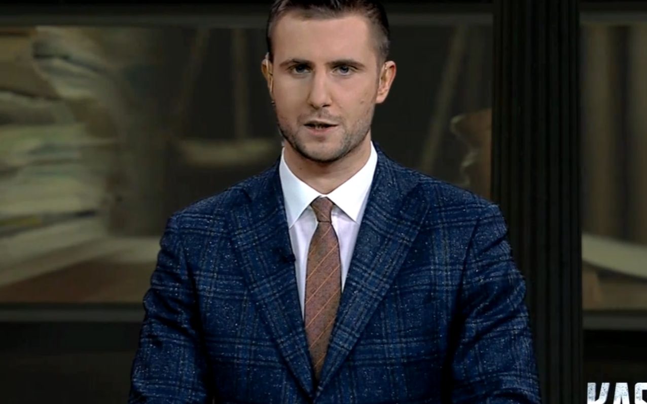 Grafika do artykułu „Kasta”, czyli niewybuch w TVP. Kapcie widzom nie spadły