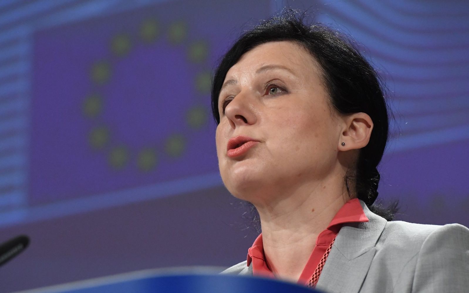 Grafika do artykułu Unia Europejska chce walczyć z pozwami wobec mediów i aktywistów [Na celowniku]