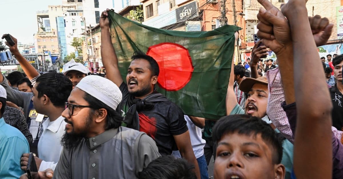 Była szefowa rządu Bangladeszu skazana na śmierć. Ukrywa się w Indiach