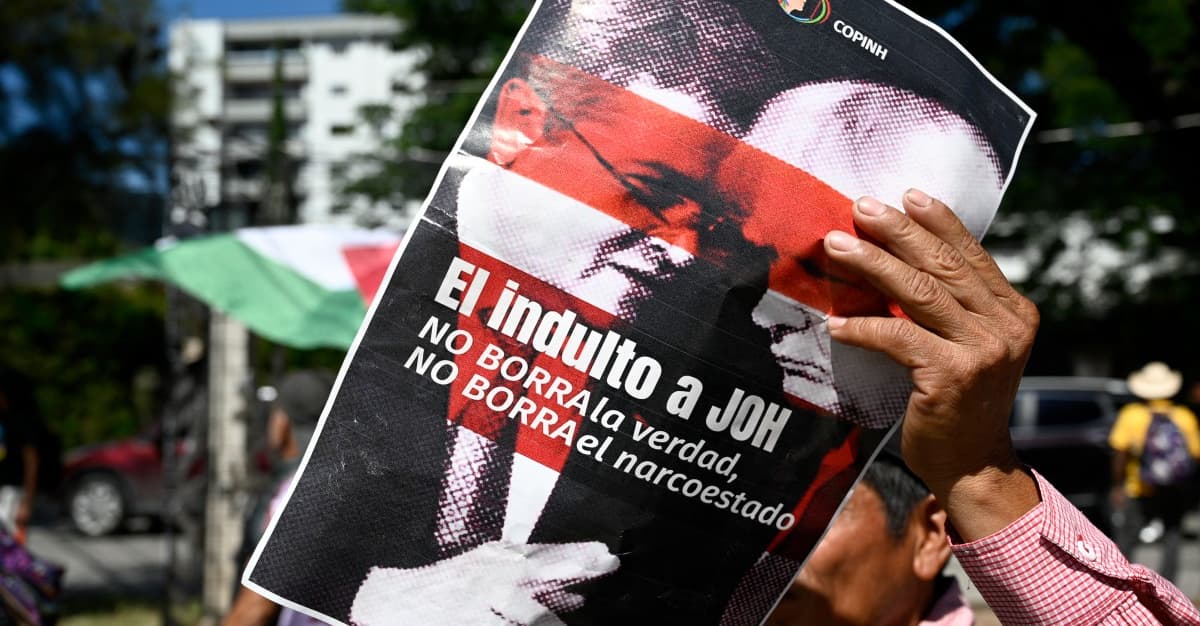 Nakaz aresztowania dla polityka, którego ułaskawił Trump