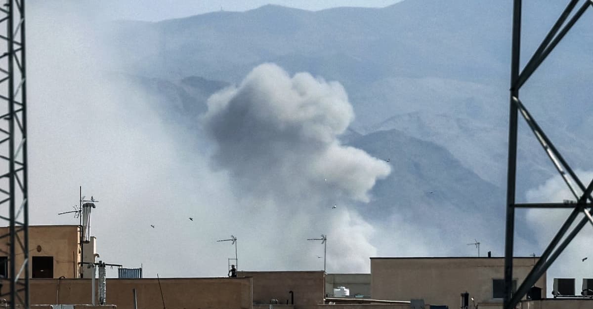 Reuters: Pierwszy atak wycelowany w Chameneiego i premiera Iranu. Nie wiadomo, z jakim skutkiem