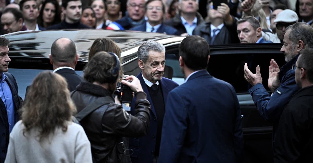 Nicolas Sarkozy zwolniony z więzienia