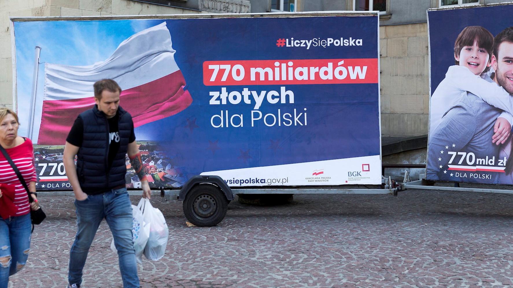 Plakaty "770 miliardów złotych dla Polski"