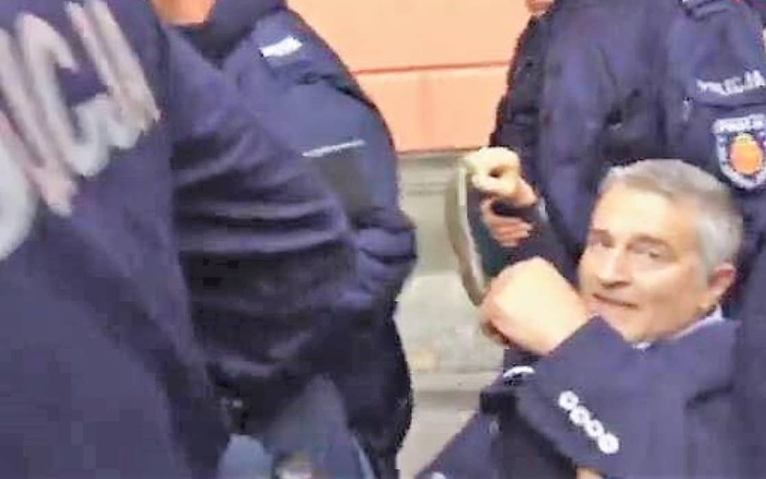Grafika do artykułu Policja postawiła dziennikarza Video KOD przed sądem. Za relacjonowanie kontrmiesięcznicy smoleńskiej