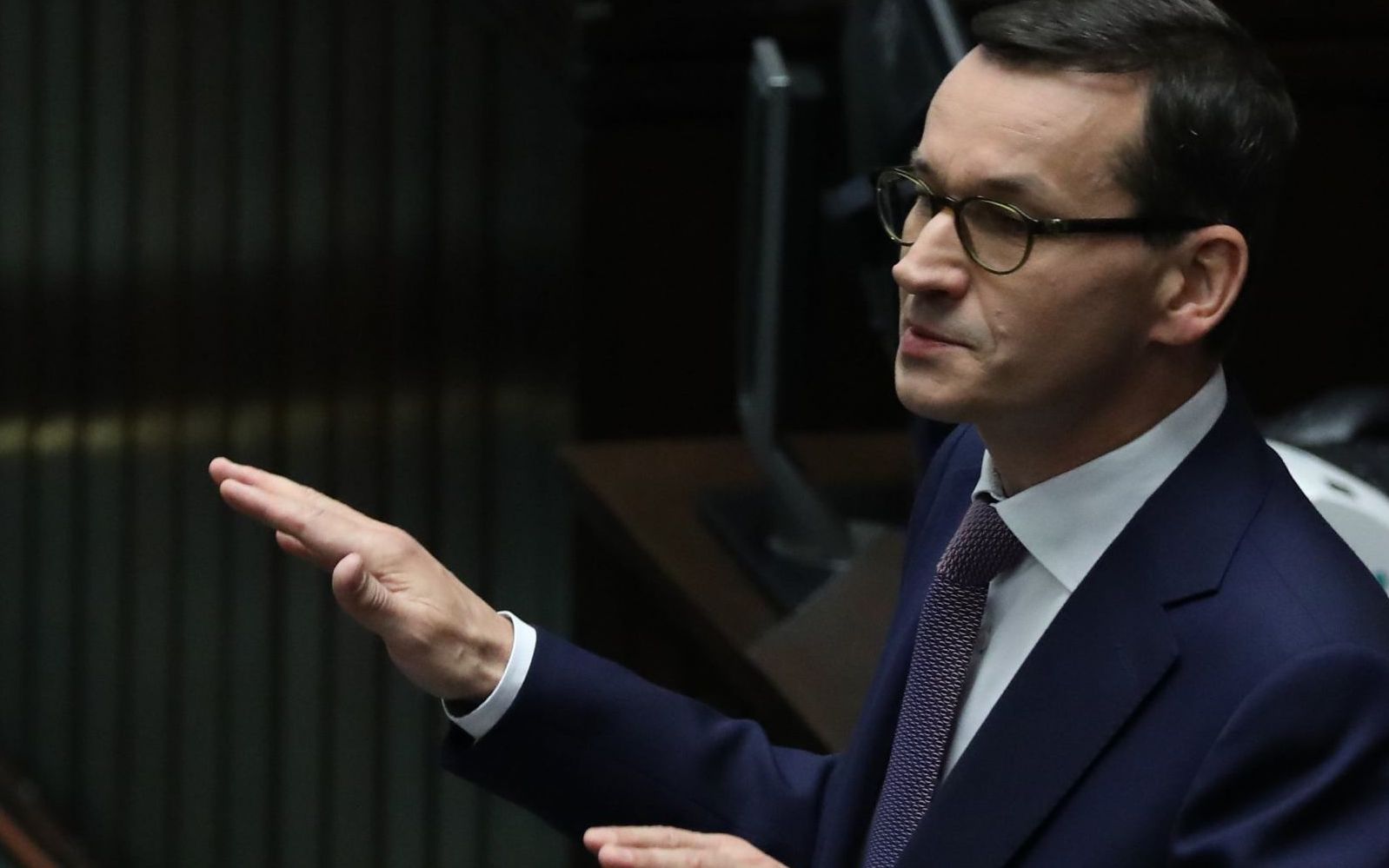 Grafika do artykułu Oszczędzanie przez wydawanie? Za sprawą jednego zapisu w ustawie miliardy złotych oszczędności emerytalnych mogą się rozpłynąć