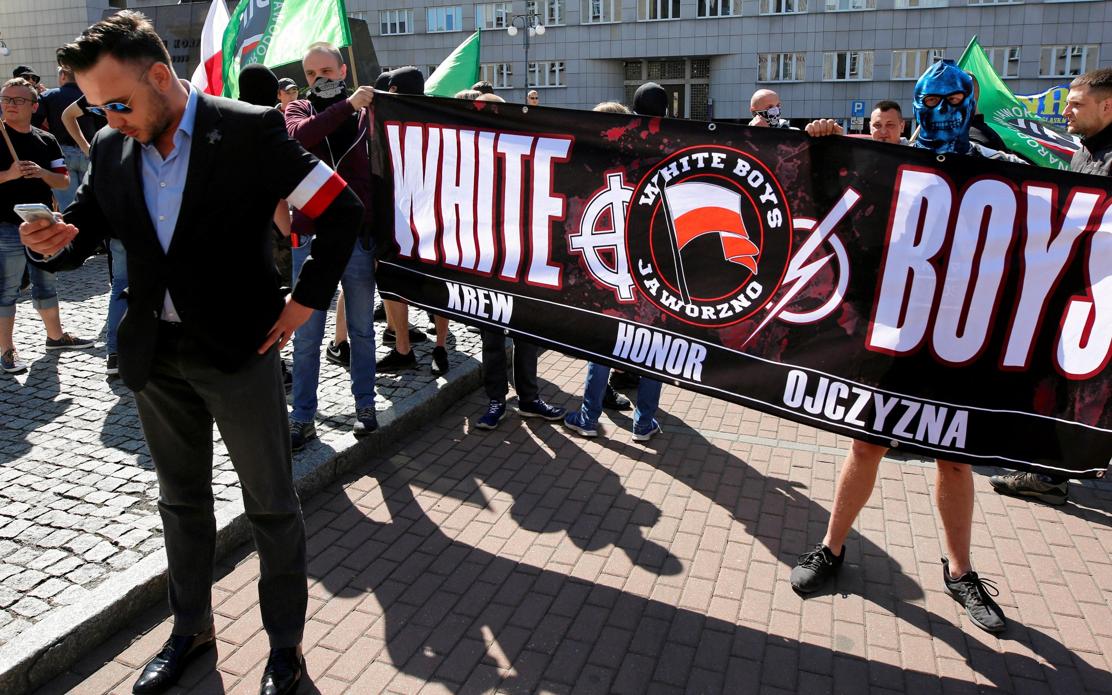 06.05.2018 Katowice . Marsz Powstancow Slaskich zorganizowany przez Mlodziez Wszechpolska i Ruch Narodowy - polaczony z blokadami srodowisk antyfaszystowskich  , marsz zostal rozwiazany przez wladze miasta . 
Fot. Dawid Chalimoniuk  / Agencja Gazeta