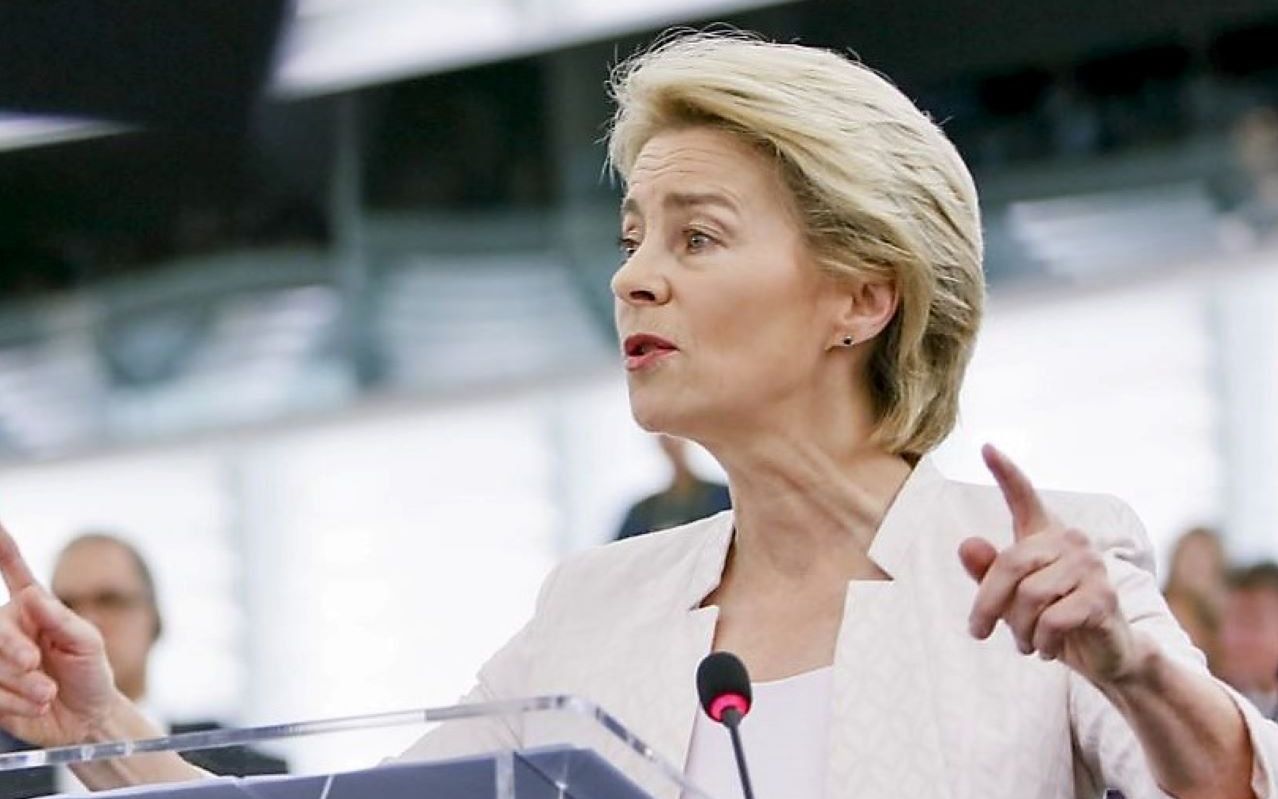 Grafika do artykułu Czy von der Leyen pokrzyżuje plany entuzjastom Polexitu? Przed szefową KE kluczowa decyzja