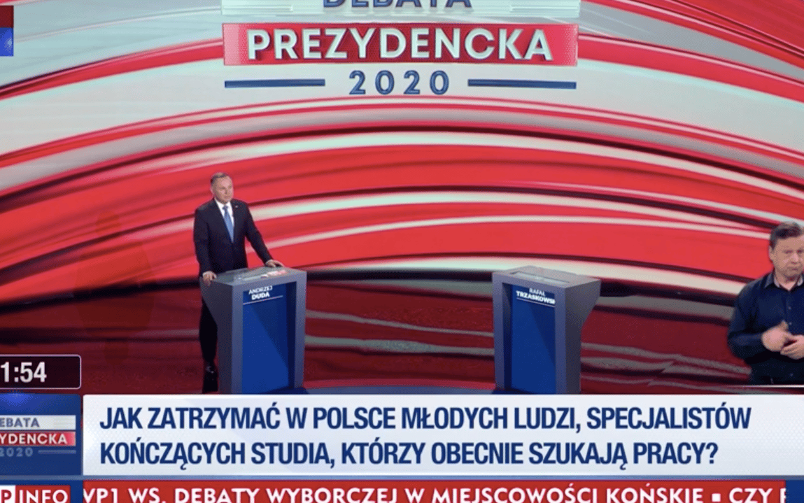 Grafika do artykułu "Debata" w Końskich: Duda i Adamczyk wypatrywali ducha. Prezydent uderzył się w szczepionkę