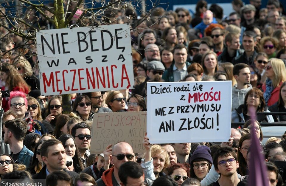 Zdjęcie z protestów przeciwko zaostrzeniu ustawy aborcyjnej