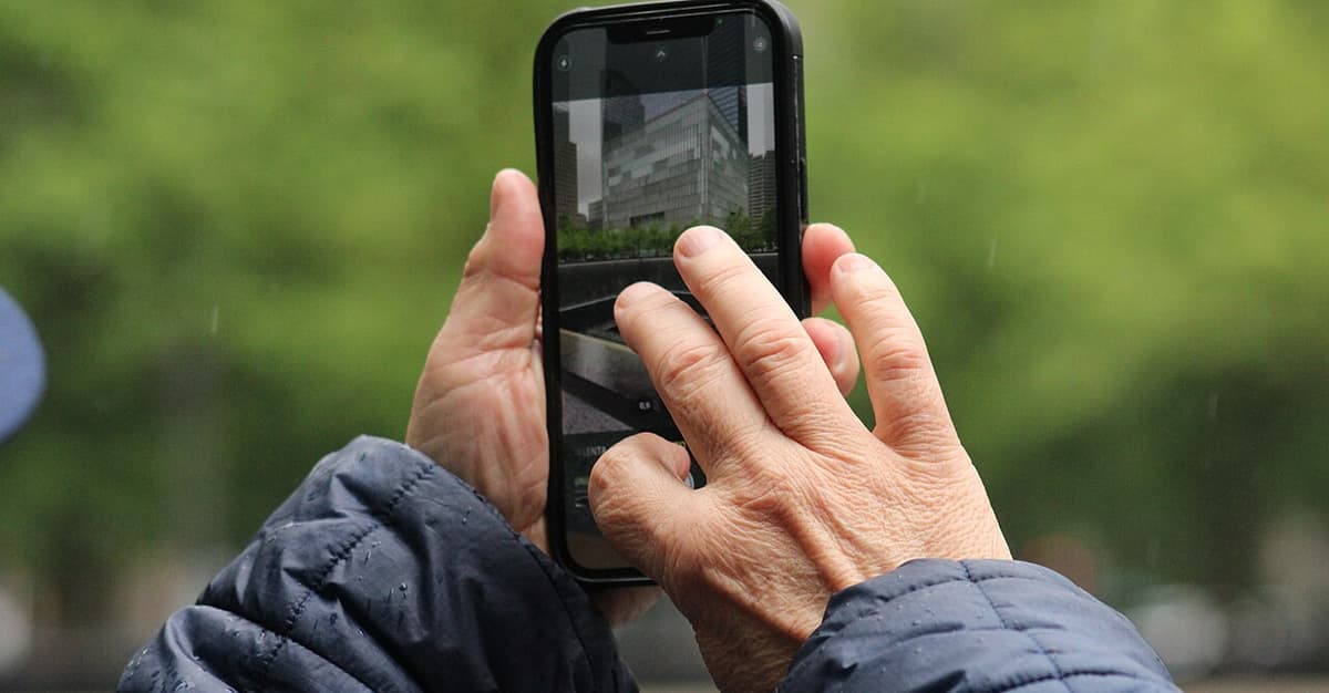 Leczenie raka chrzanem, miliardy odsłon i spiski rządzące światem. NASK o dezinformacji zdrowotnej